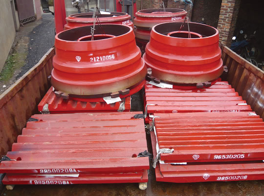 美卓破碎機(jī)襯板.jpg